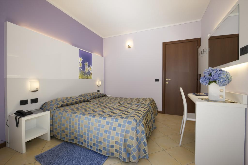 Dependance Pesce D'Oro Hotel Verbania Phòng bức ảnh